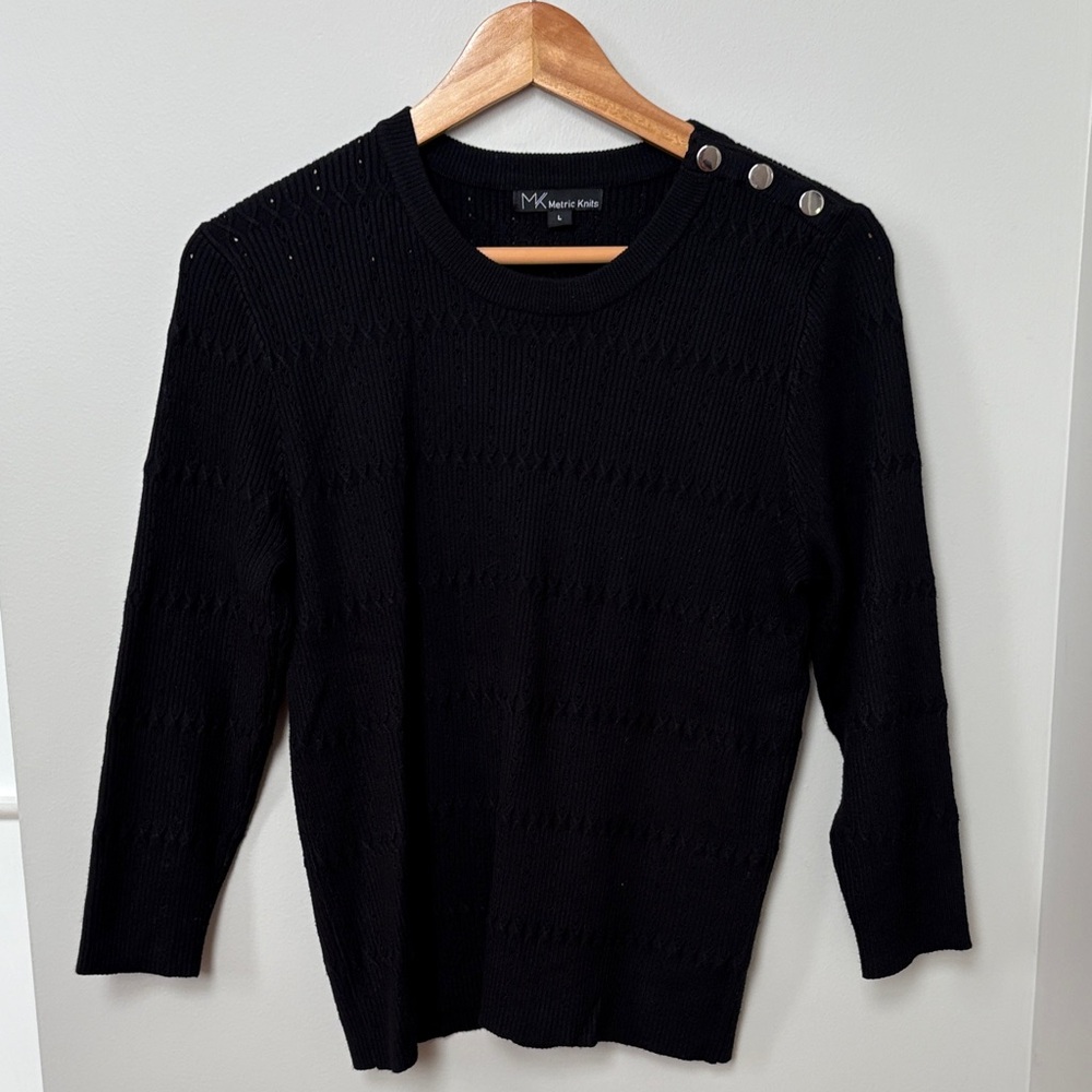 Metric Knits sweater size M